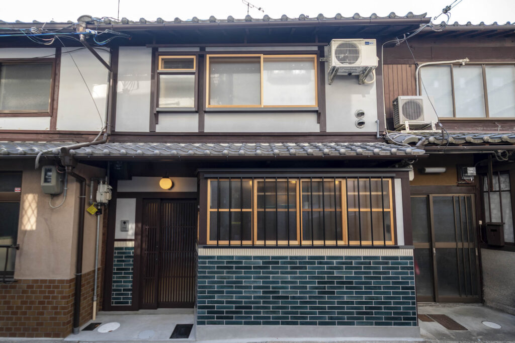 立てば端麗、座れば陰翳、歩く姿は静画のよう。